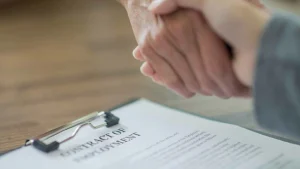 difference between limited and unlimited contract in uae
